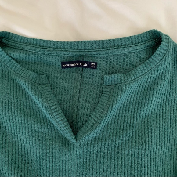 🐙 5/$25 - Abercrombie & fitch top - Picture 4 of 4